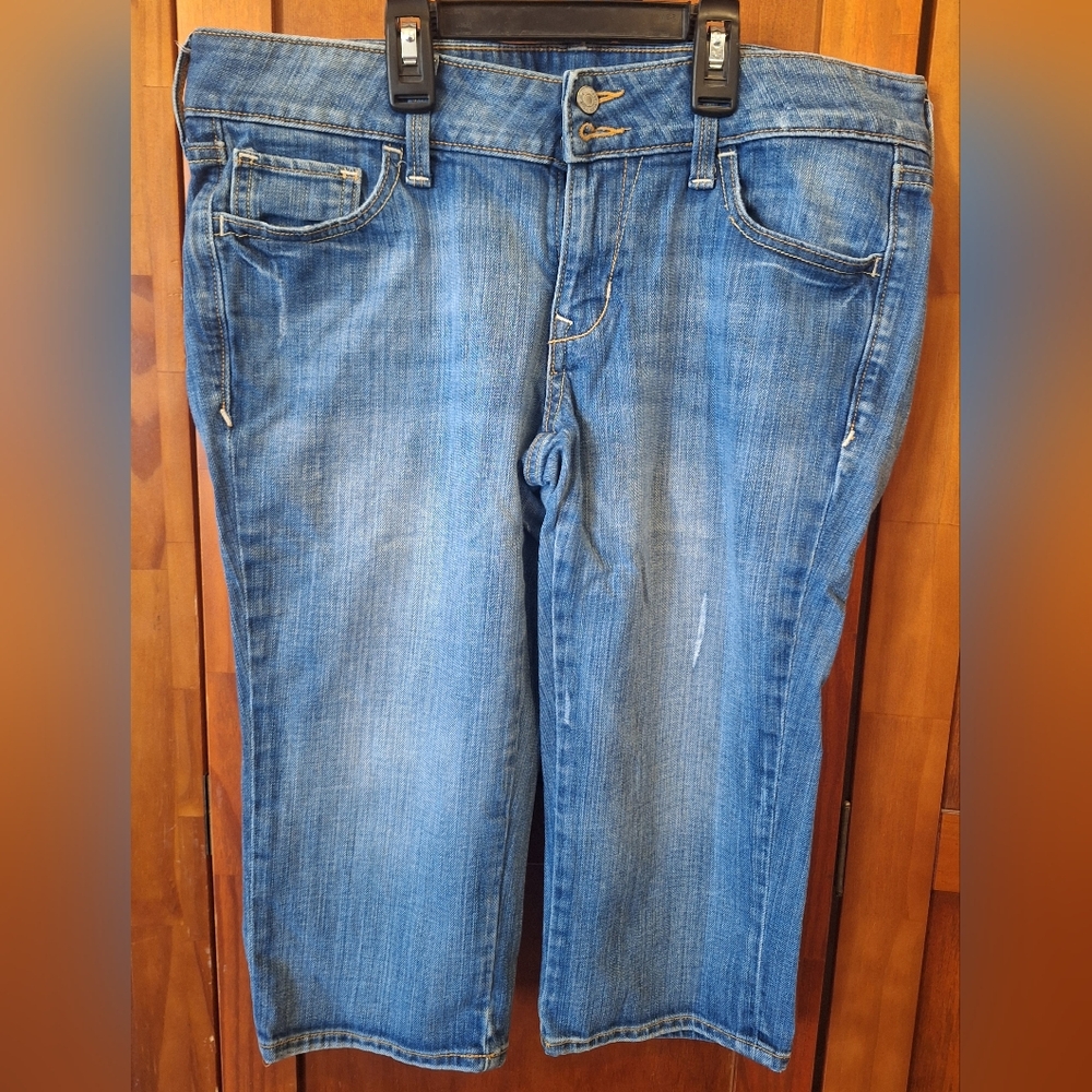👄OLD NAVY "The Diva" denim Capris Size 8